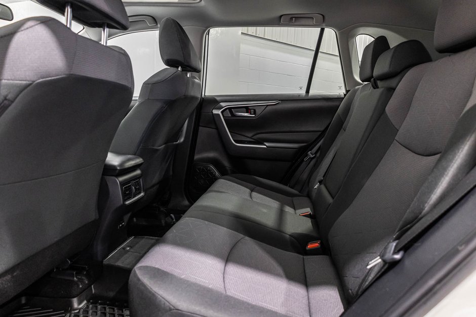 2024 Toyota RAV4 XLE / AWD / TOIT OUVRANT / APPLE CARPLAY / CAMÉRA+-30