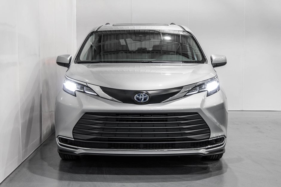 2023 Toyota Sienna Hybrid XLE / HYBRIDE / CUIR / APPLE CARPLAY / CAMÉRA+++-1