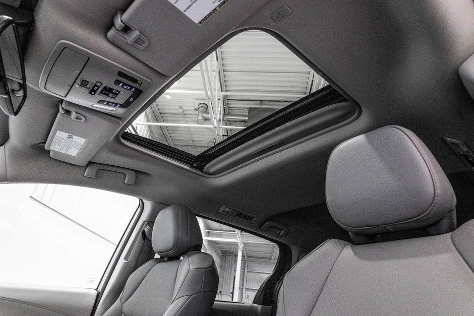 2023 Toyota Sienna Hybrid XLE / HYBRIDE / CUIR / APPLE CARPLAY / CAMÉRA+++-31