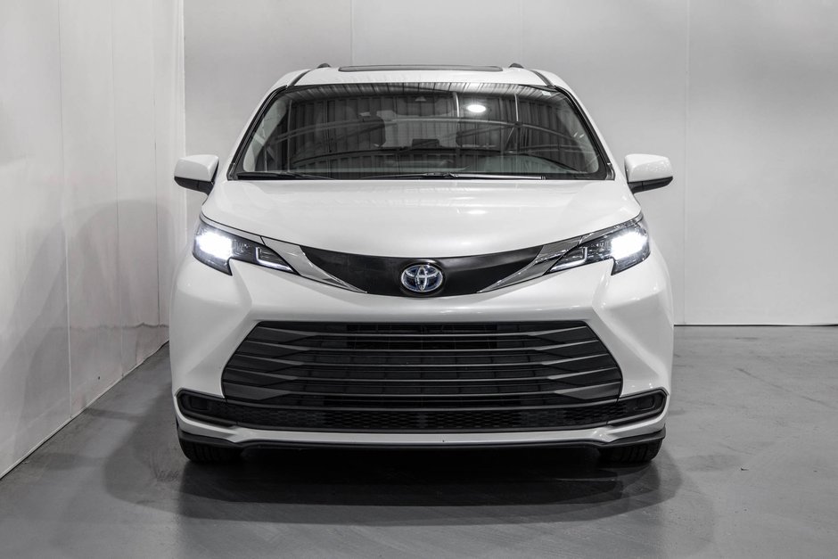 2025 Toyota Sienna Hybrid XLE / HYBRIDE / CUIR / APPLE CARPLAY / CAMÉRA+++-1