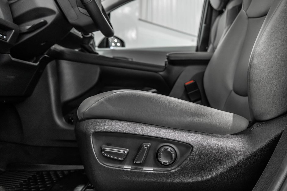 2025 Toyota Sienna Hybrid XLE / HYBRIDE / CUIR / APPLE CARPLAY / CAMÉRA+++-16
