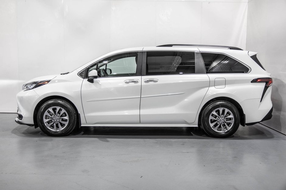 2025 Toyota Sienna Hybrid XLE / HYBRIDE / CUIR / APPLE CARPLAY / CAMÉRA+++-6