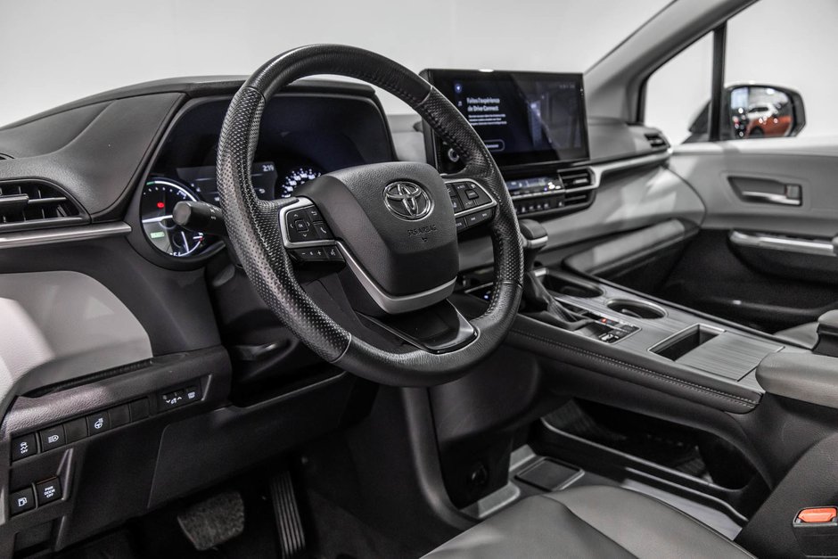 2025 Toyota Sienna Hybrid XLE / HYBRIDE / CUIR / APPLE CARPLAY / CAMÉRA+++-18