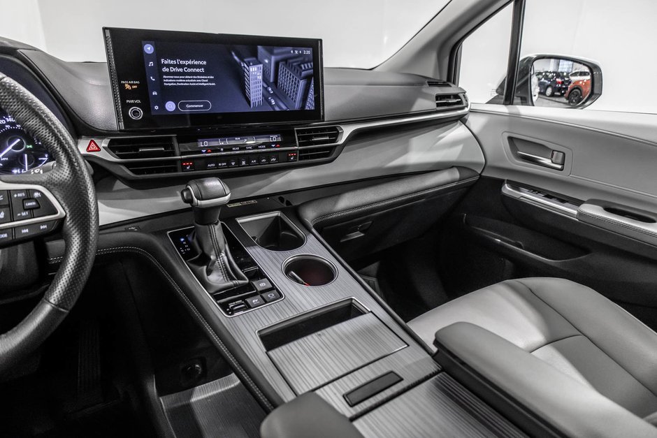 2025 Toyota Sienna Hybrid XLE / HYBRIDE / CUIR / APPLE CARPLAY / CAMÉRA+++-24
