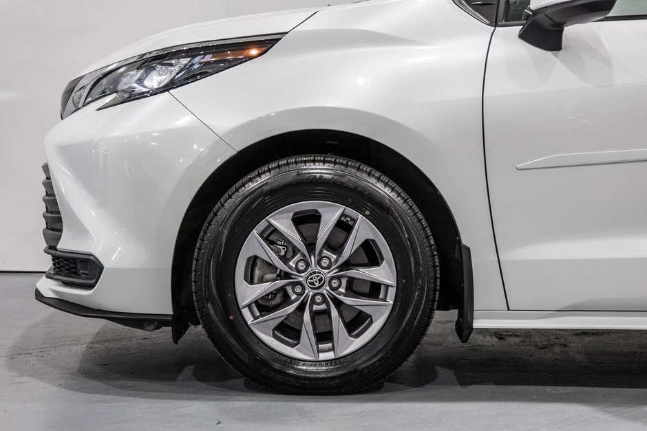 2025 Toyota Sienna Hybrid XLE / HYBRIDE / CUIR / APPLE CARPLAY / CAMÉRA+++-5