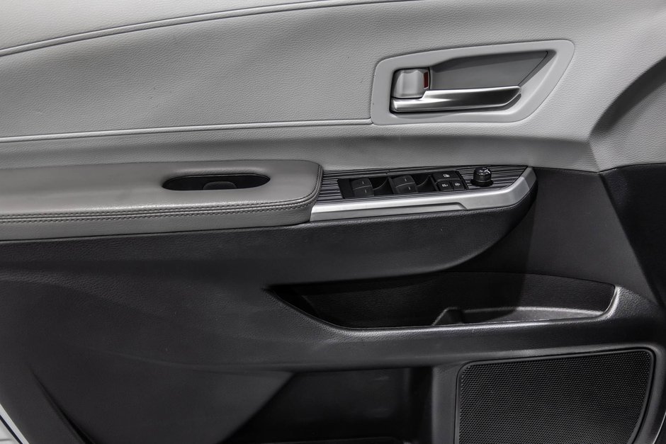 2025 Toyota Sienna Hybrid XLE / HYBRIDE / CUIR / APPLE CARPLAY / CAMÉRA+++-15