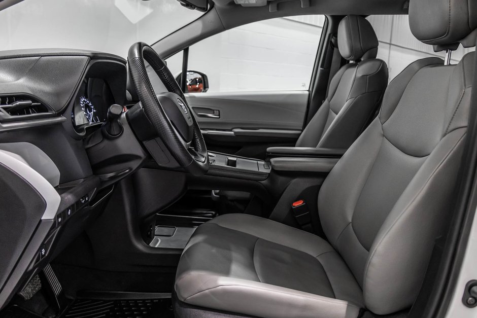 2025 Toyota Sienna Hybrid XLE / HYBRIDE / CUIR / APPLE CARPLAY / CAMÉRA+++-17