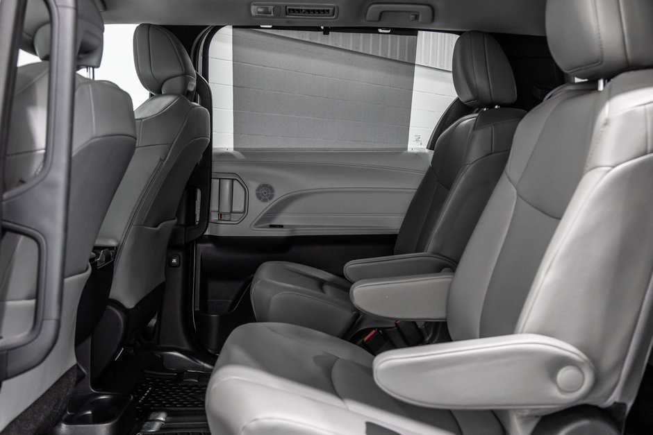 2025 Toyota Sienna Hybrid XLE / HYBRIDE / CUIR / APPLE CARPLAY / CAMÉRA+++-34