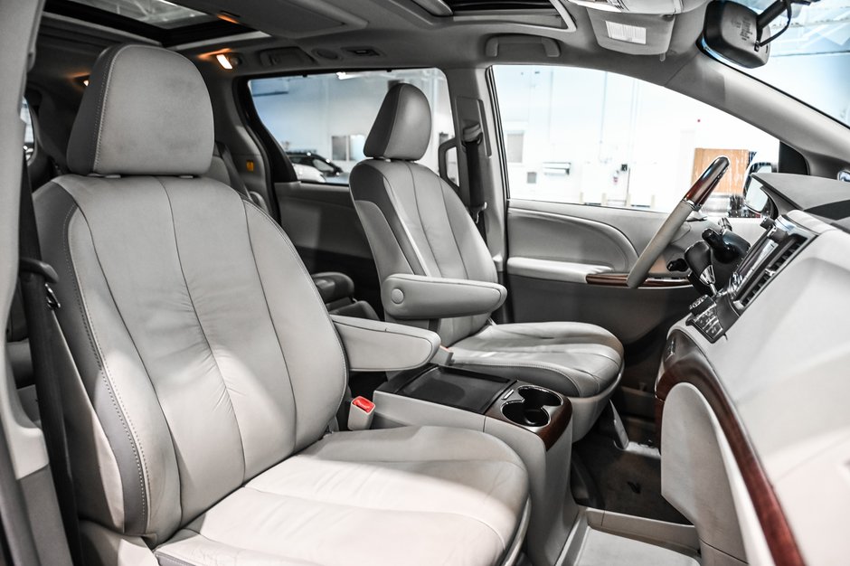 2011 Toyota Sienna LIMITED / CUIR / TOIT OUVRANT / JBL / TOIT OUVRANT-32