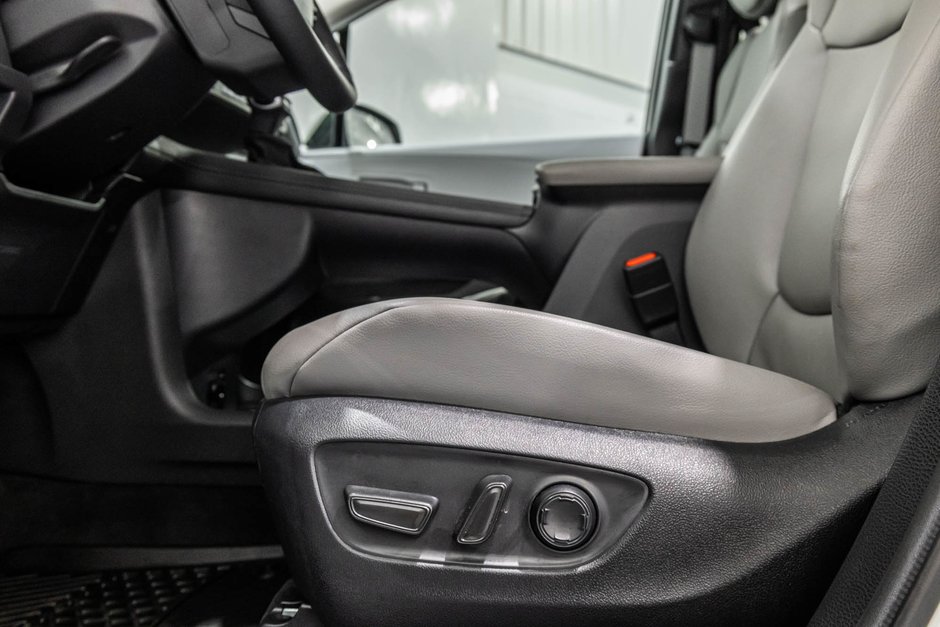 2025 Toyota Sienna Hybrid XLE / HYBRIDE / CUIR / APPLE CARPLAY / CAMÉRA+++-16