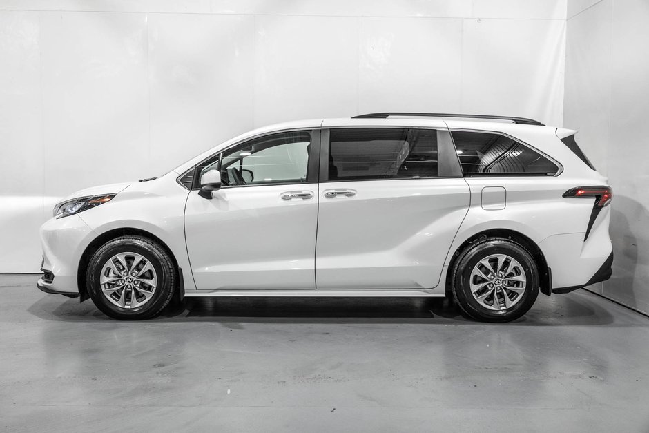 2025 Toyota Sienna Hybrid XLE / HYBRIDE / CUIR / APPLE CARPLAY / CAMÉRA+++-6