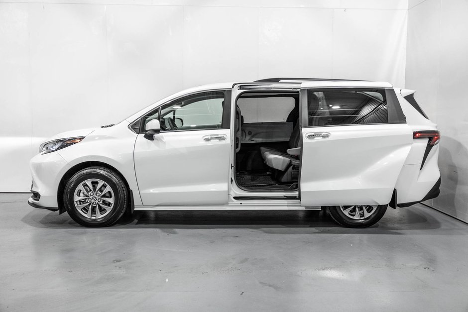 2025 Toyota Sienna Hybrid XLE / HYBRIDE / CUIR / APPLE CARPLAY / CAMÉRA+++-7