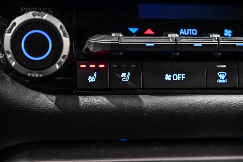 2022 Toyota Tundra Hybrid 2022 / Platinum / Hybrid / CREWMAX +++-26