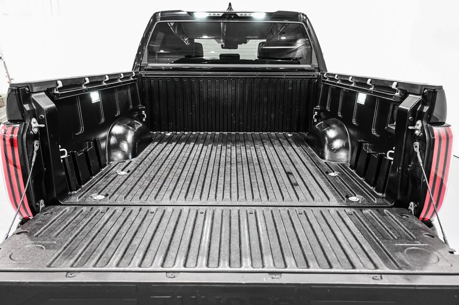 2022 Toyota Tundra Hybrid 2022 / Platinum / Hybrid / CREWMAX +++-10