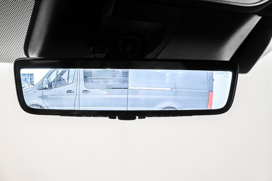 2022 Toyota Tundra Hybrid 2022 / Platinum / Hybrid / CREWMAX +++-30