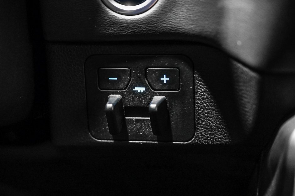 2022 Toyota Tundra Hybrid 2022 / Platinum / Hybrid / CREWMAX +++-23