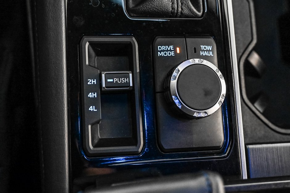 2022 Toyota Tundra Hybrid 2022 / Platinum / Hybrid / CREWMAX +++-22