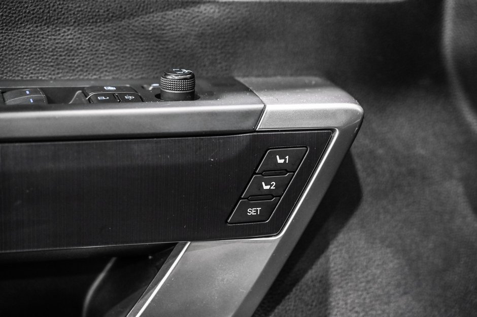 2022 Toyota Tundra Hybrid 2022 / Platinum / Hybrid / CREWMAX +++-16