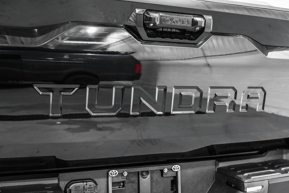2022 Toyota Tundra Hybrid 2022 / Platinum / Hybrid / CREWMAX +++-9