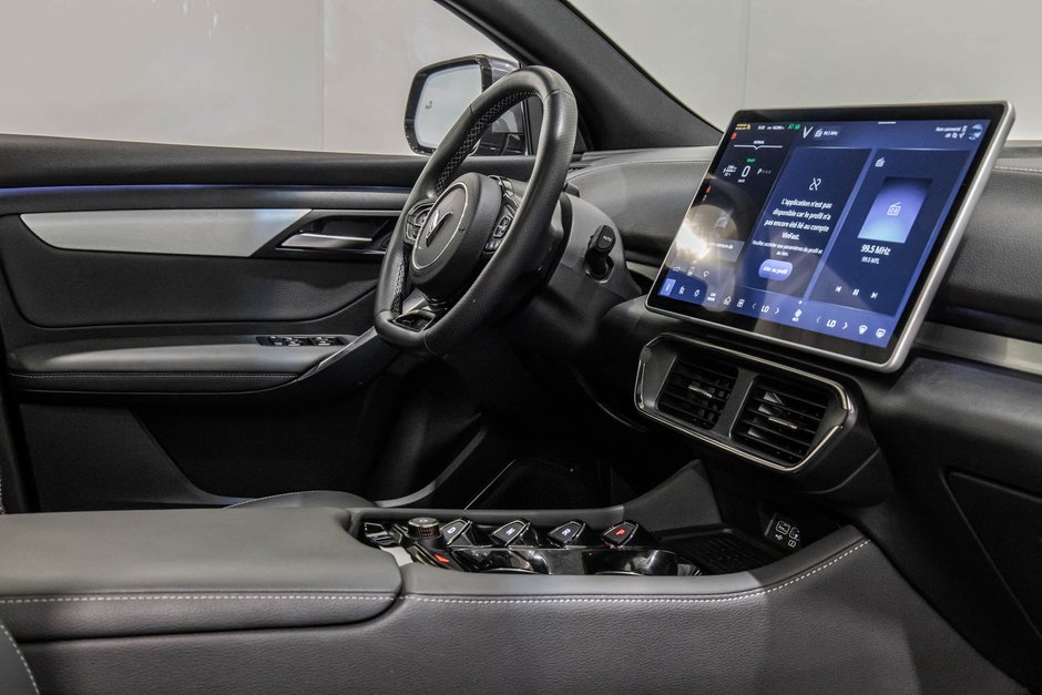 2023 VinFast VF 8 PLUS / AWD / CUIR / TOIT PANORAMIQUE+++-31