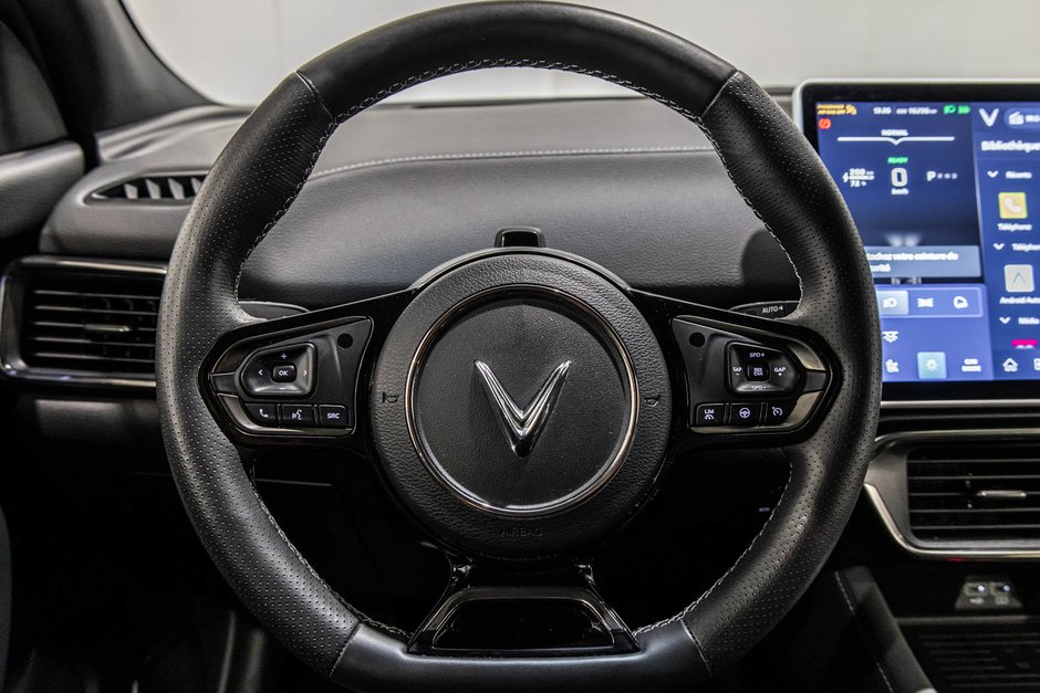 2023 VinFast VF 8 PLUS / AWD / CUIR / TOIT PANORAMIQUE+++-17