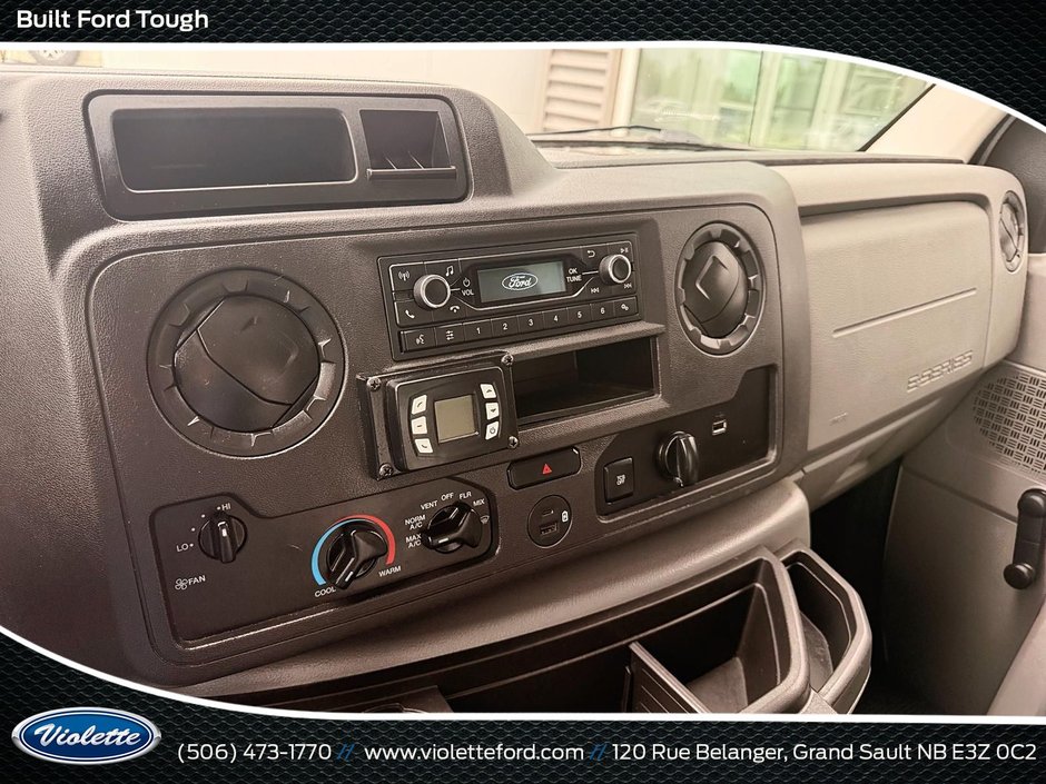 Ford E-Series Cutaway BASE 2021