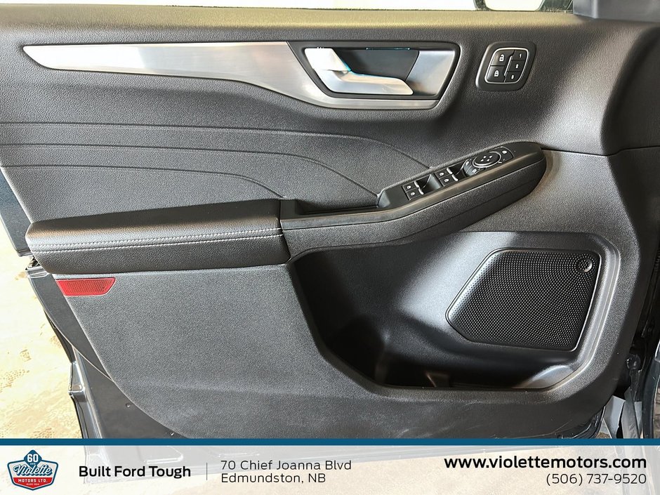 2022 Ford Escape Titanium Hybrid