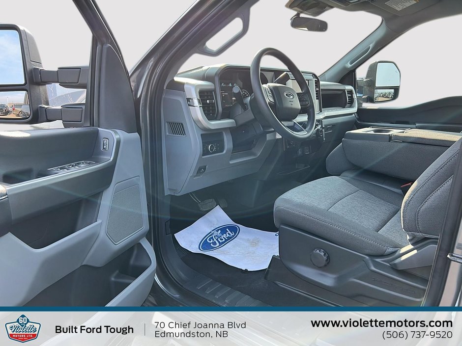 Ford Super Duty F-250 SRW  2025