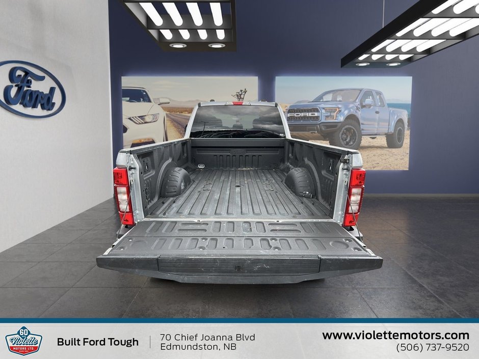 Ford Super Duty F-350 DRW XLT 2022