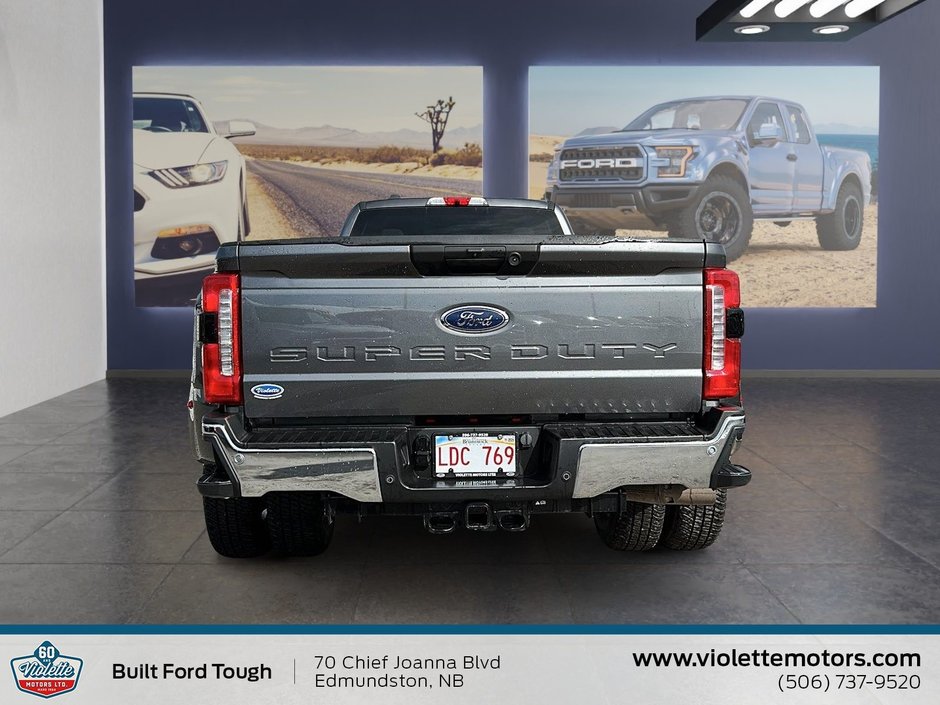 Ford Super Duty F-350 DRW XLT 2023