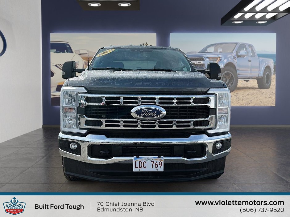 Ford Super Duty F-350 DRW XLT 2023