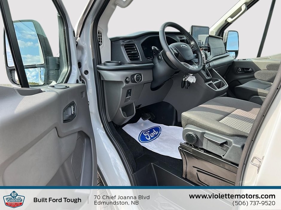 Ford Transit Cargo Van BASE 2025