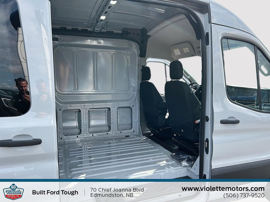 Ford Transit Cargo Van BASE 2025