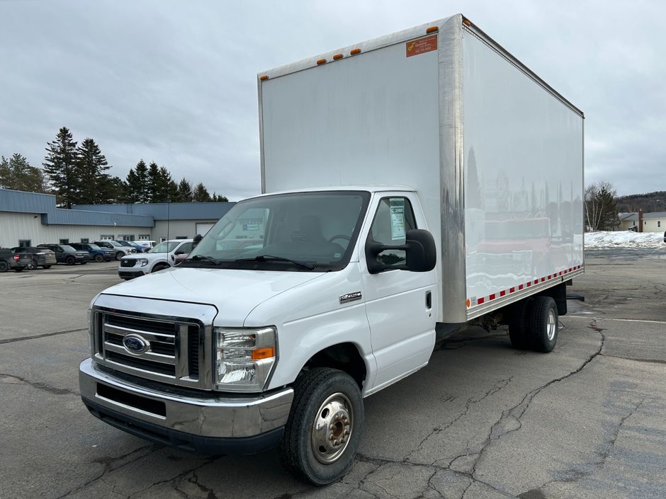 Ford Econoline Commercial Cutaway BASE 2016