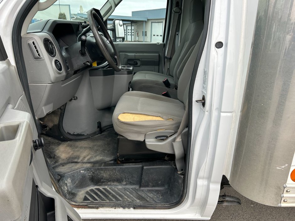 Ford Econoline Commercial Cutaway BASE 2016