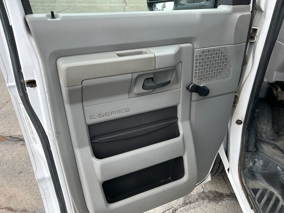 Ford Econoline Commercial Cutaway BASE 2016