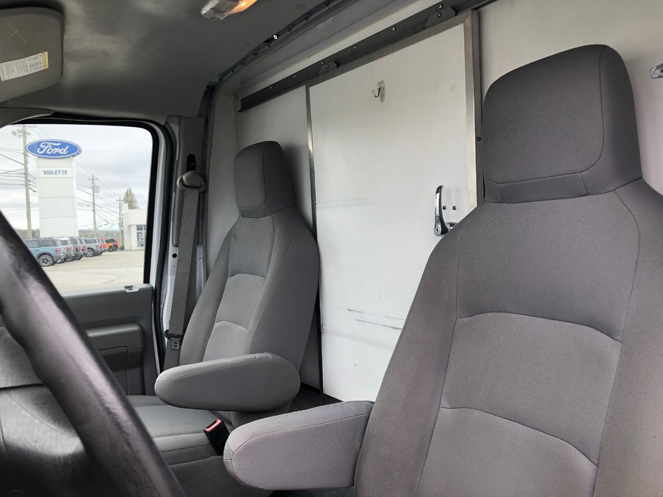 2018 Ford E-Series Cutaway BASE