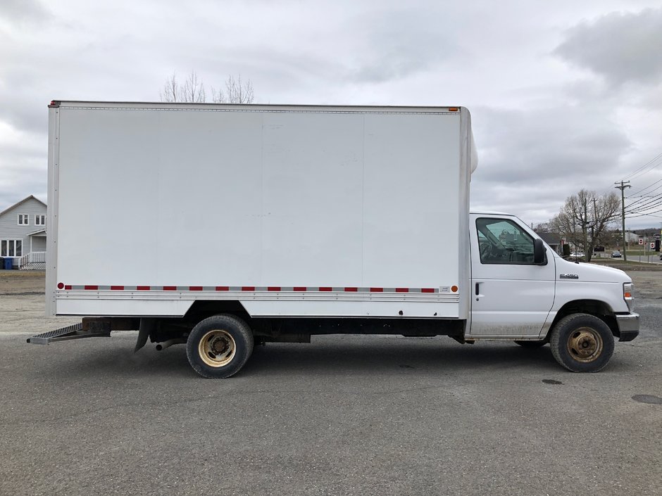 2018 Ford E-Series Cutaway BASE