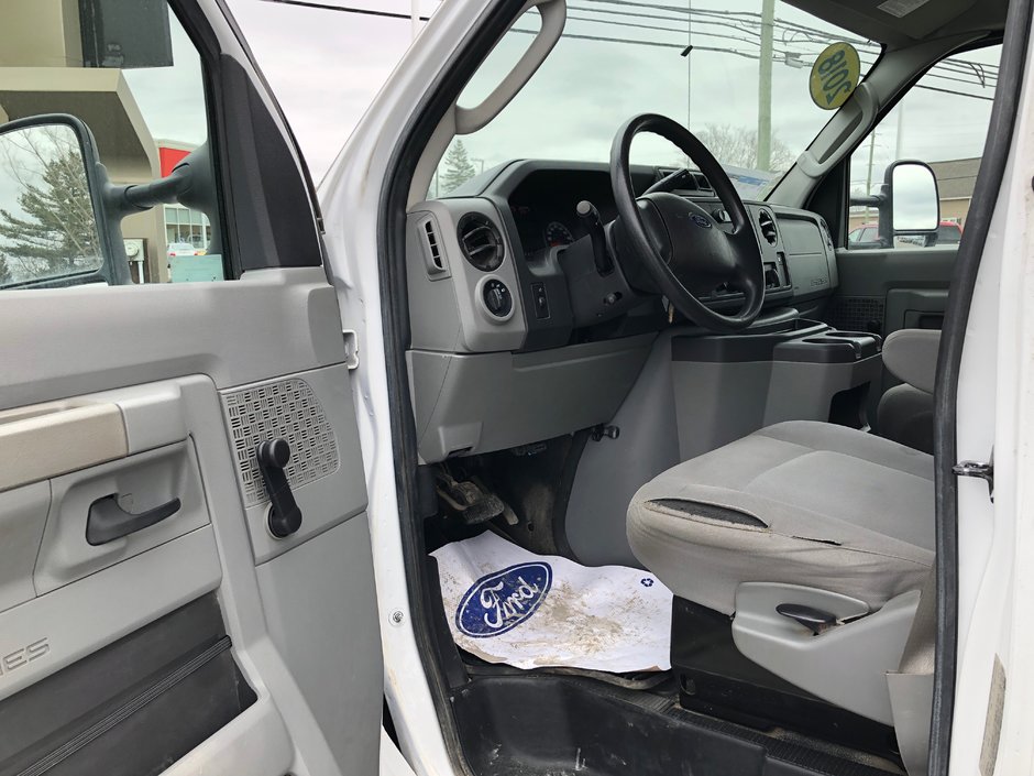 2018 Ford E-Series Cutaway BASE