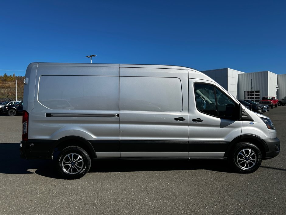 Ford E-Transit Cargo Van BASE 2023