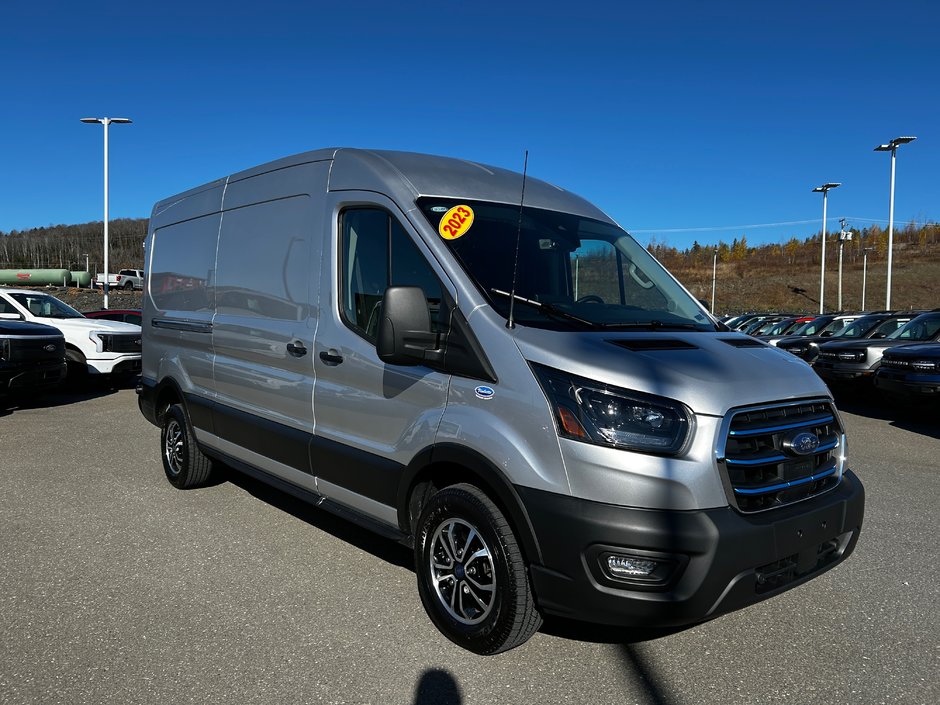Ford E-Transit Cargo Van BASE 2023