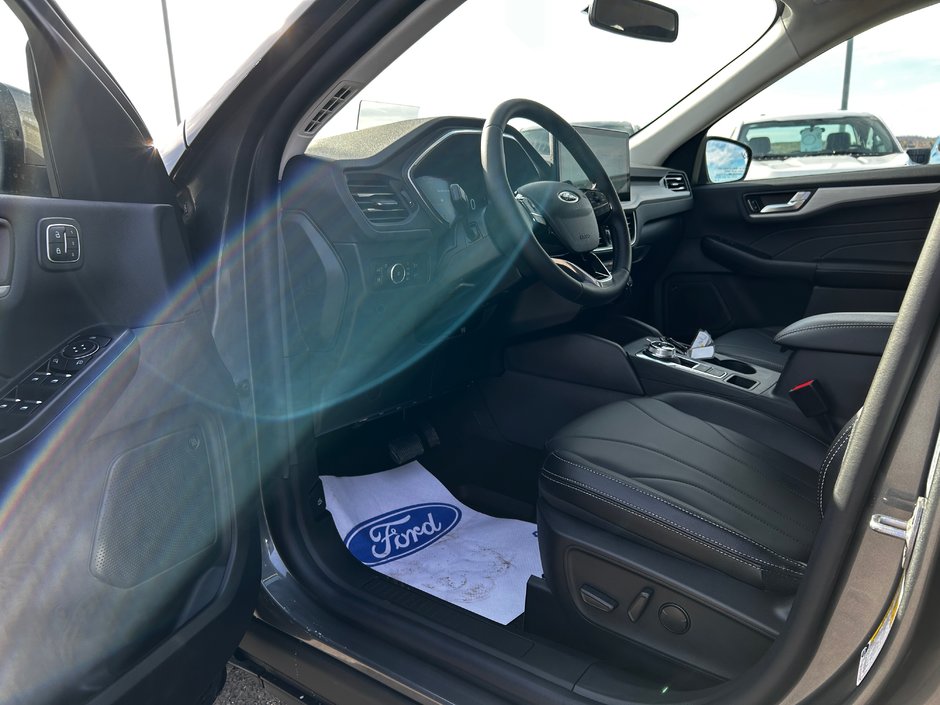 2025 Ford Escape Platinum