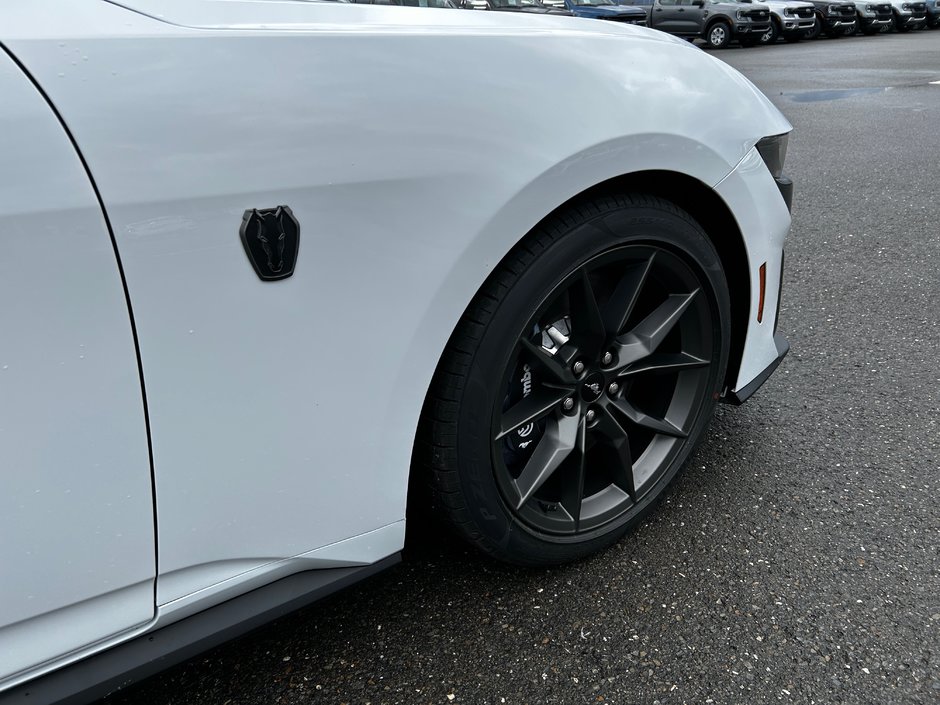 Ford Mustang DARK HORSE 2024