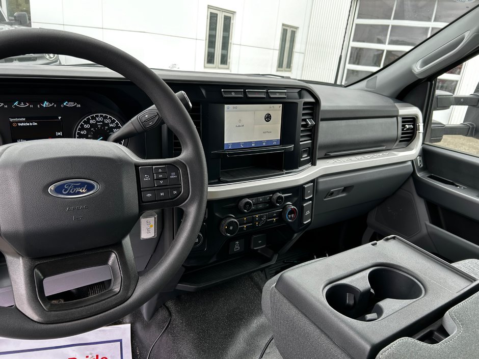 Ford Super duty F-550 DRW XLT 2023