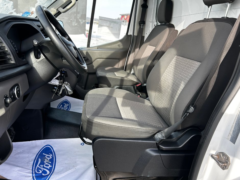 2022 Ford TRANSIT CUTAWAY BASE