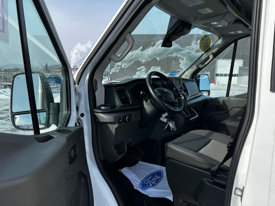 2022 Ford TRANSIT CUTAWAY BASE