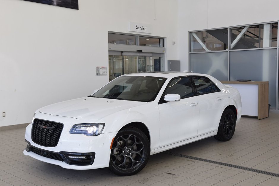 2023 Chrysler 300 S+AWD+ALPINE+CUIR+TOIT in Laval, Quebec