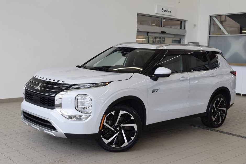 Mitsubishi OUTLANDER PHEV SEL+CUIR+TOIT PANO+AWD+WOW 2023 à Laval, Québec