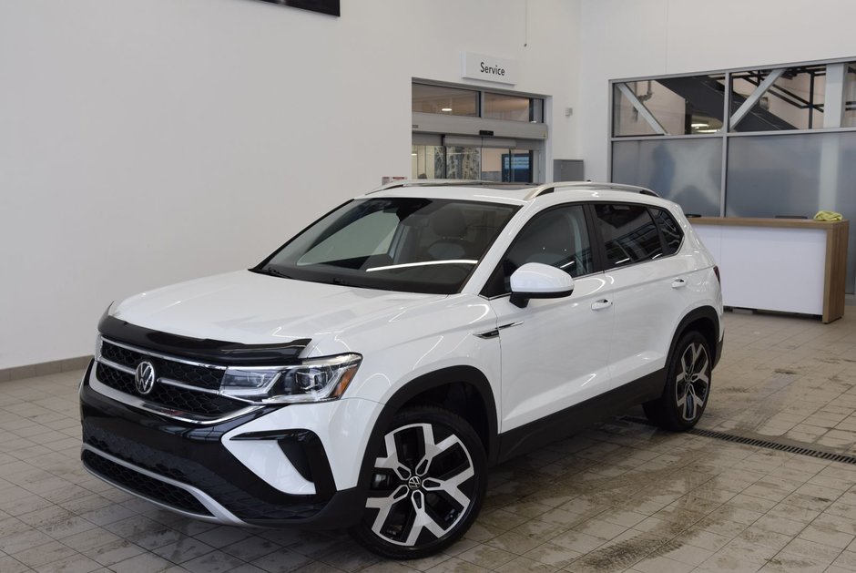 2022 Volkswagen Taos HIGHLINE+TOIT PANO+CUIR+AWD in Laval, Quebec