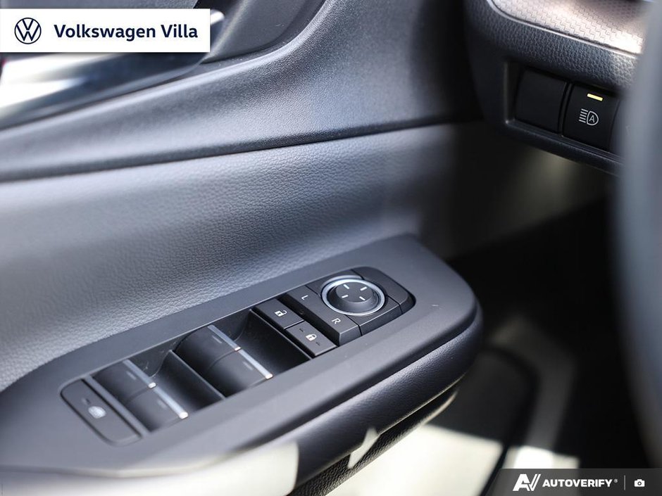 2023 Toyota Prius XLE AWD-16